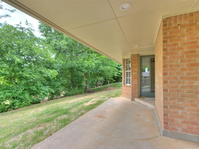 Photo 3 — 1718 Kings Road, Edmond, OK 73013