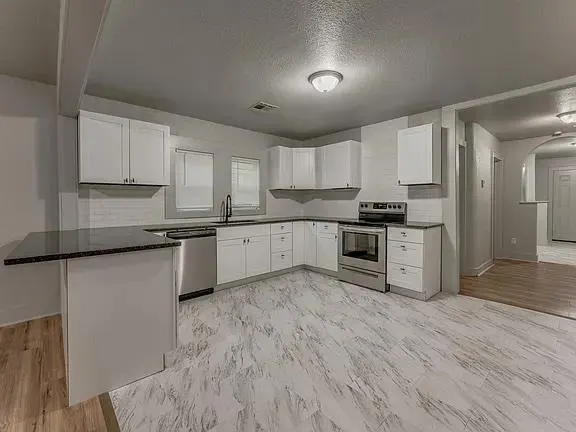 Photo 7 — 2208 NE 22nd Street, Oklahoma City, OK 73111