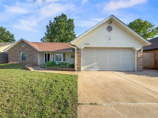 Front exterior — 2108 Shorewood Lane, Edmond, OK 73003