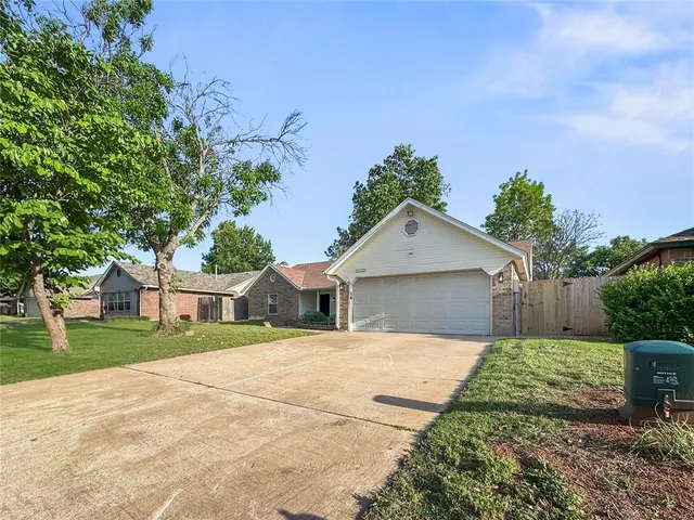 Photo 3 — 2108 Shorewood Lane, Edmond, OK 73003