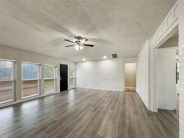 Photo 4 — 2108 Shorewood Lane, Edmond, OK 73003