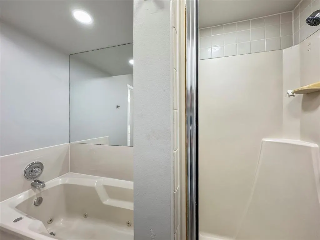 Photo 11 — 2108 Shorewood Lane, Edmond, OK 73003
