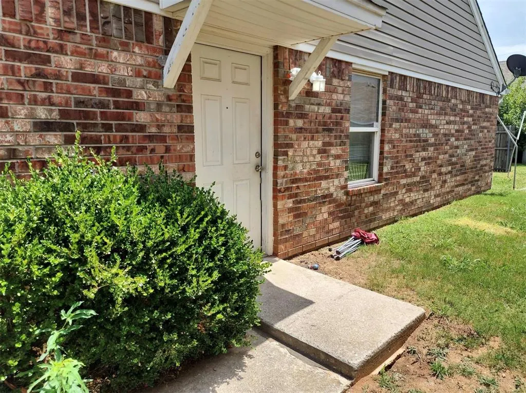 Photo 3 — 1108 Brandywine 1 & 2, Norman, OK 73071