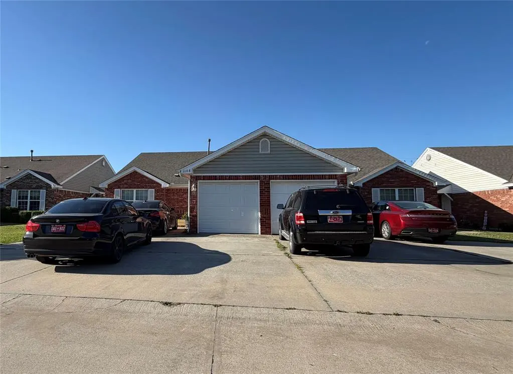 Photo 2 — 1108 Brandywine 3 & 4, Norman, OK 73071