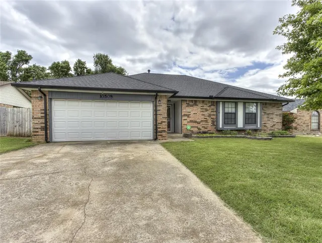 Photo 2 — 10508 Songbird Lane, Midwest City, OK 73130