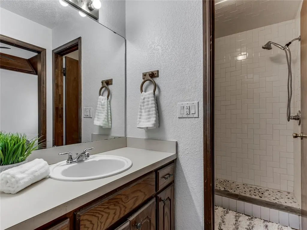 Photo 17 — 10508 Songbird Lane, Midwest City, OK 73130