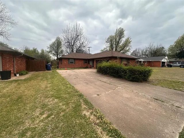 Front exterior — 3004 Lakeside Drive, The Village, OK 73120
