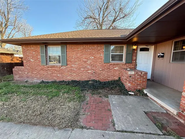 Photo 5 — 3004 Lakeside Drive, The Village, OK 73120