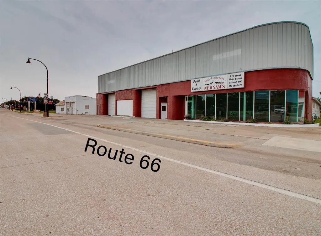 Photo 2 — 718 W Main Street, Stroud, OK 74079