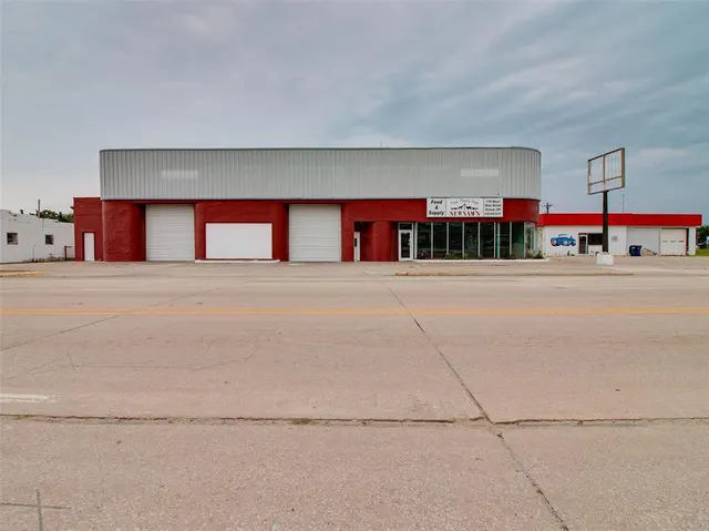 Photo 4 — 718 W Main Street, Stroud, OK 74079