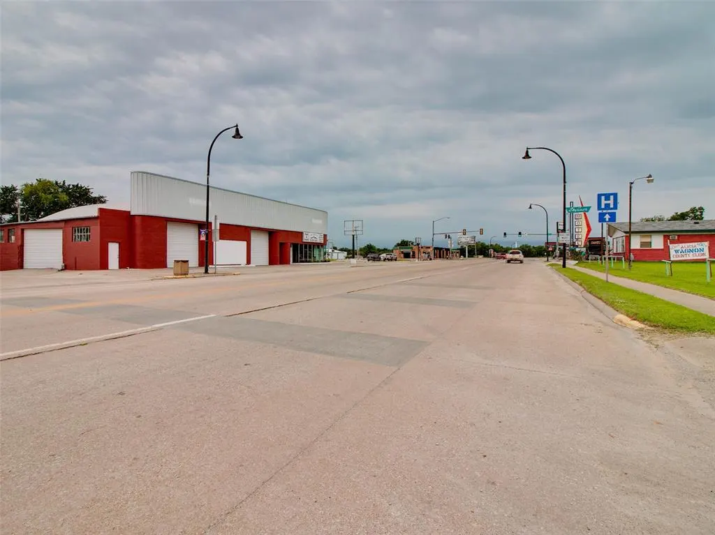 Photo 13 — 718 W Main Street, Stroud, OK 74079