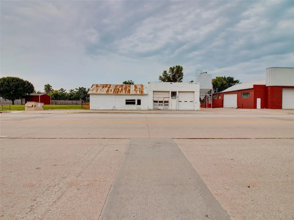 Photo 48 — 718 W Main Street, Stroud, OK 74079