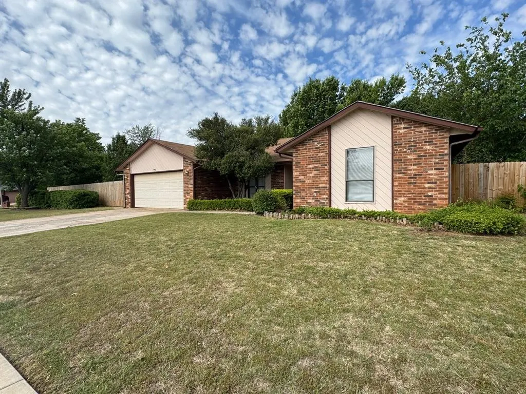 Photo 2 — 10501 Cecilia Drive, Oklahoma City, OK 73162