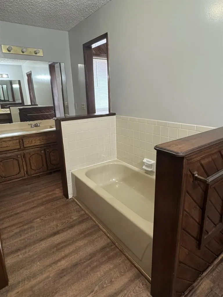 Photo 11 — 10501 Cecilia Drive, Oklahoma City, OK 73162