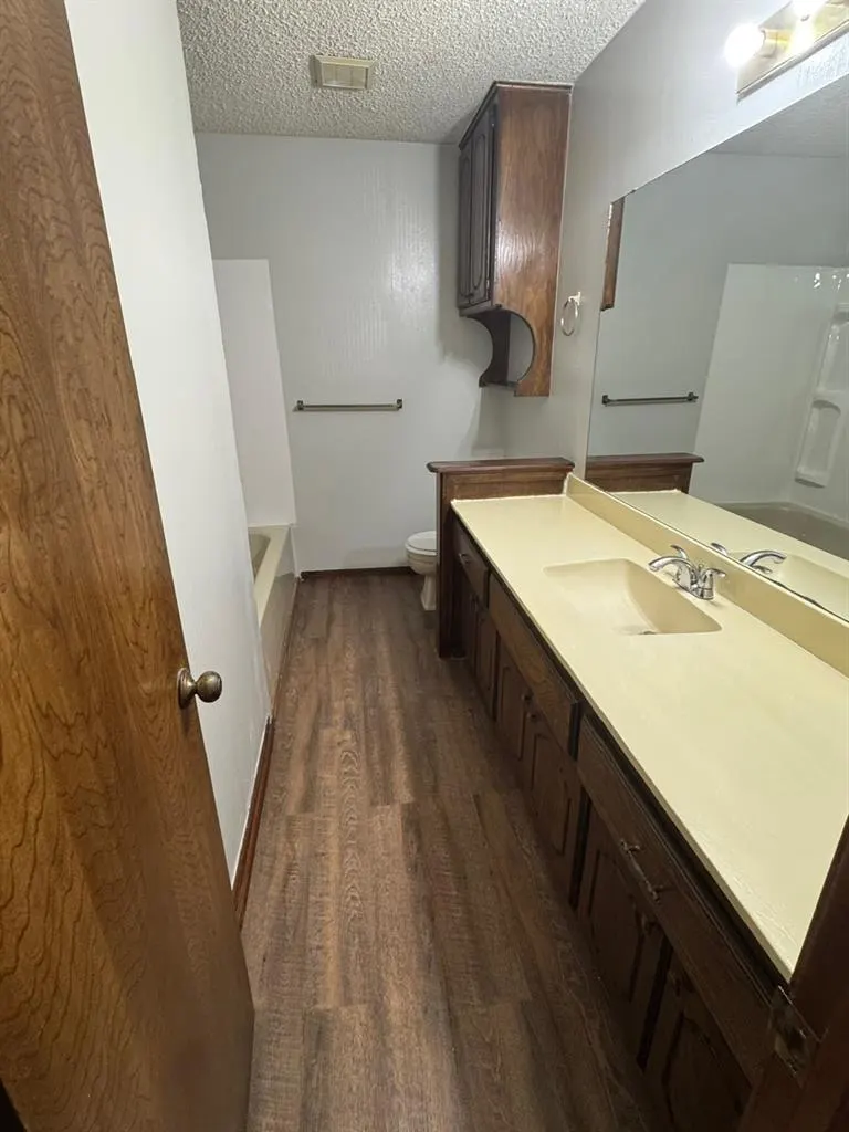 Photo 18 — 10501 Cecilia Drive, Oklahoma City, OK 73162