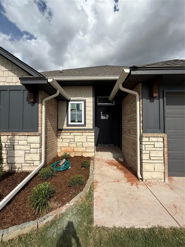 Photo 2 — 1312 Colonial Avenue, Tuttle, OK 73089