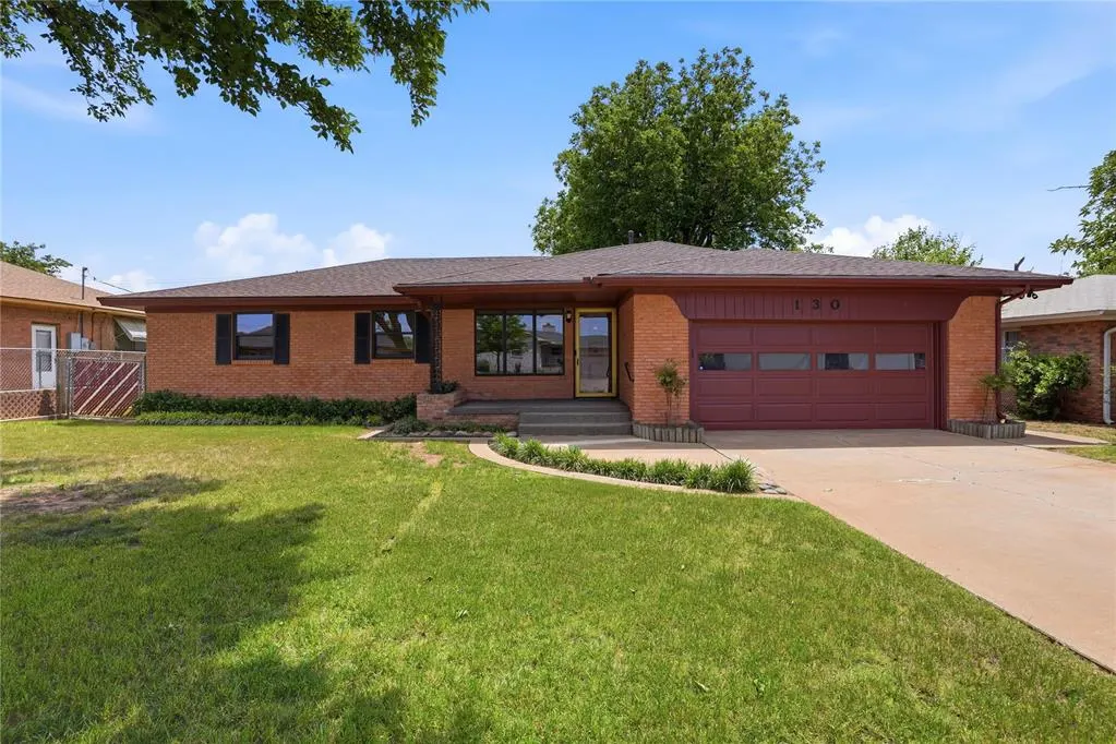 Front exterior — 130 Lakeside Drive, Altus, OK 73521