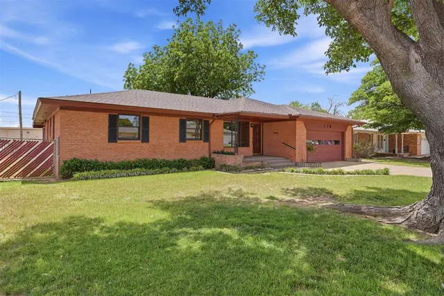 Photo 2 — 130 Lakeside Drive, Altus, OK 73521