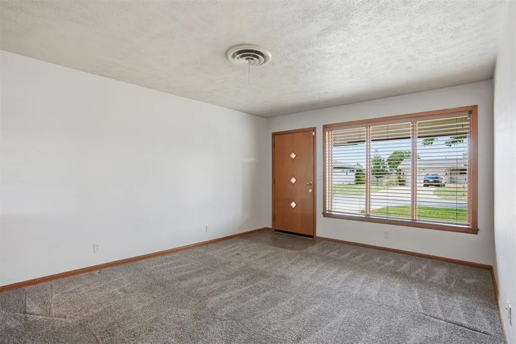 Photo 7 — 130 Lakeside Drive, Altus, OK 73521
