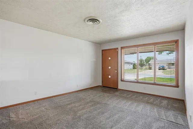Photo 7 — 130 Lakeside Drive, Altus, OK 73521