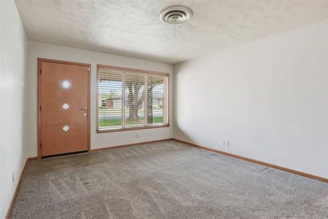 Photo 8 — 130 Lakeside Drive, Altus, OK 73521