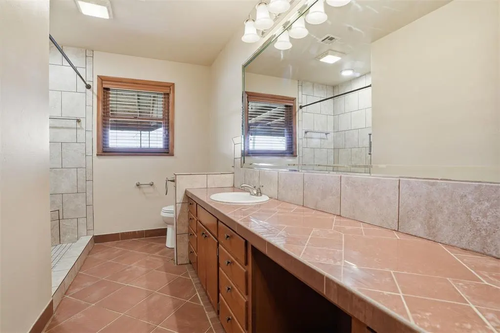 Photo 33 — 130 Lakeside Drive, Altus, OK 73521