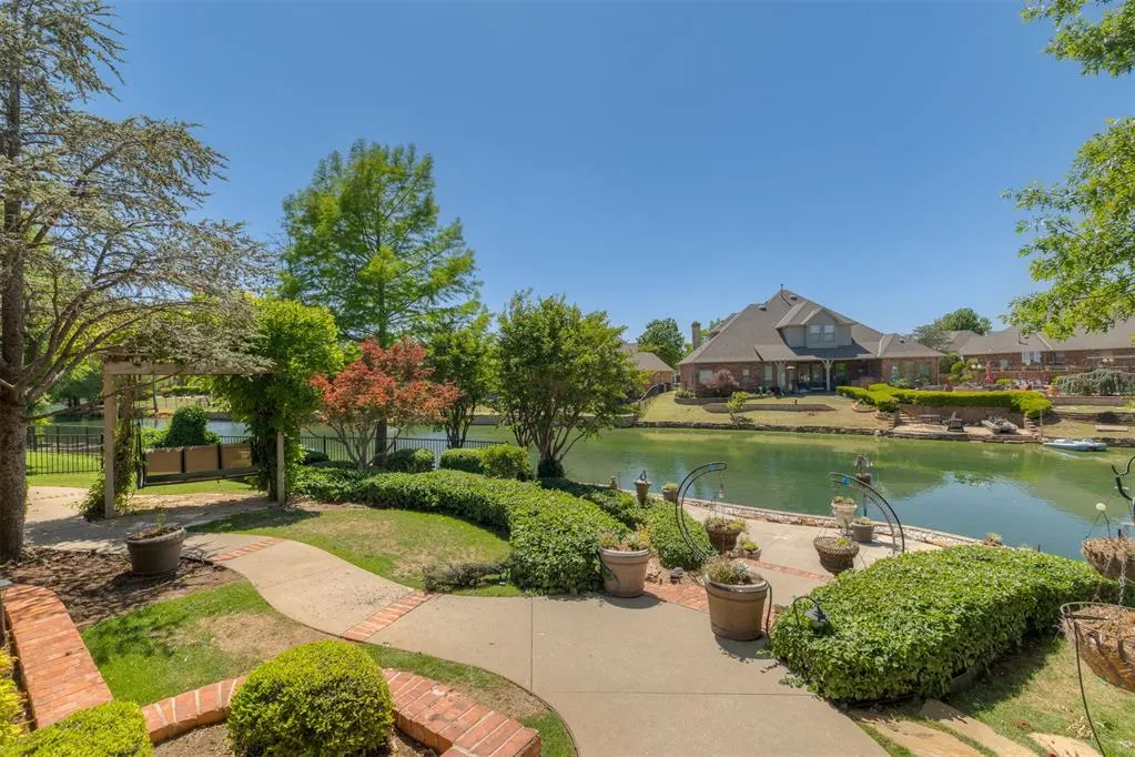 Photo 8 — 10901 Winelake Drive, Oklahoma City, OK 73170