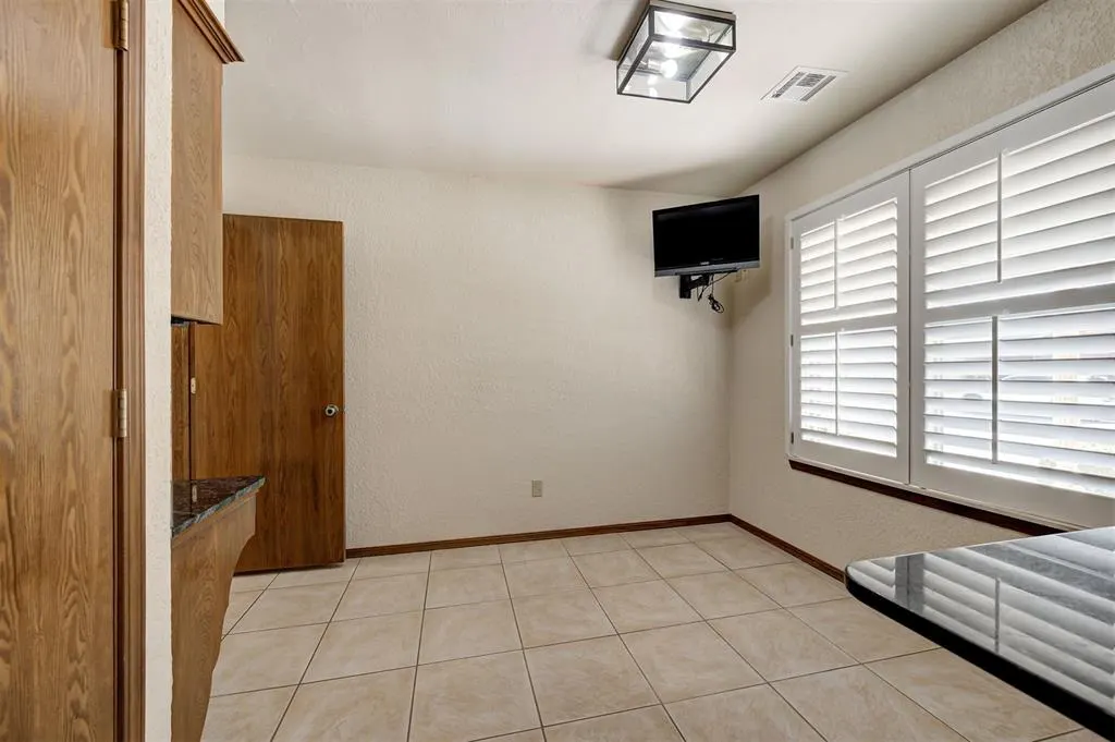 Photo 15 — 10201 Kingsgate Drive, Oklahoma City, OK 73159