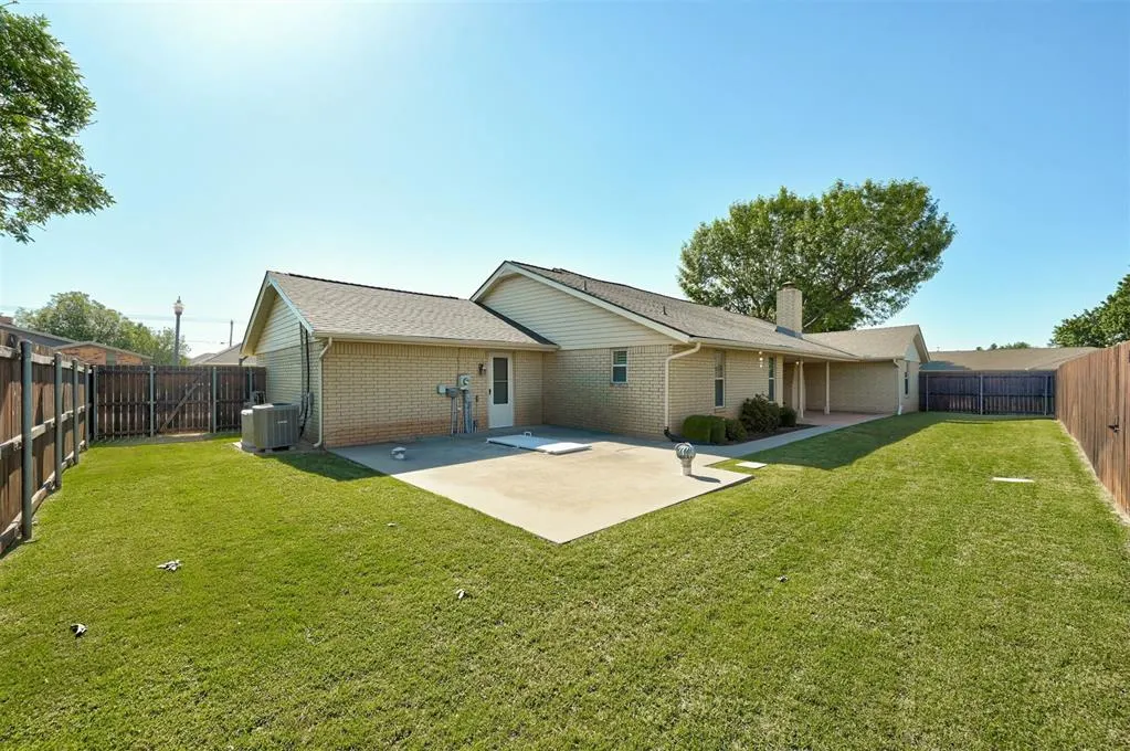 Photo 32 — 10201 Kingsgate Drive, Oklahoma City, OK 73159