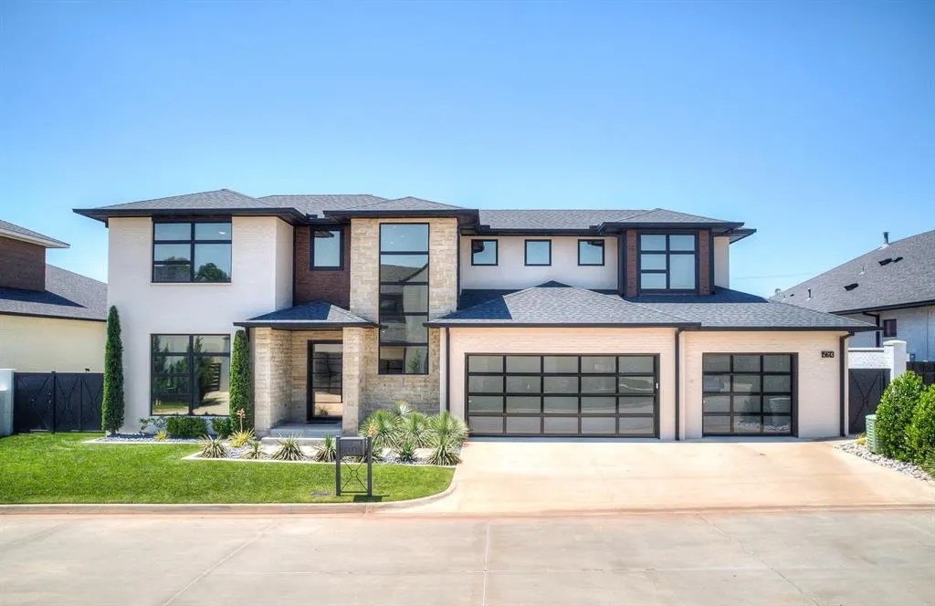 Front exterior — 15613 Woodleaf Lane, Edmond, OK 73013