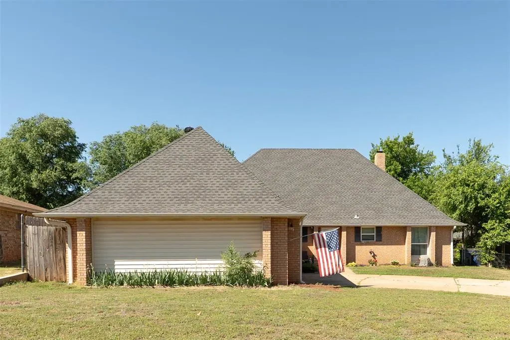 Photo 2 — 2014 E Canadian Court Terrace, Mustang, OK 73064