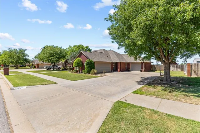 Photo 2 — 1909 Saber Lane, Weatherford, OK 73096