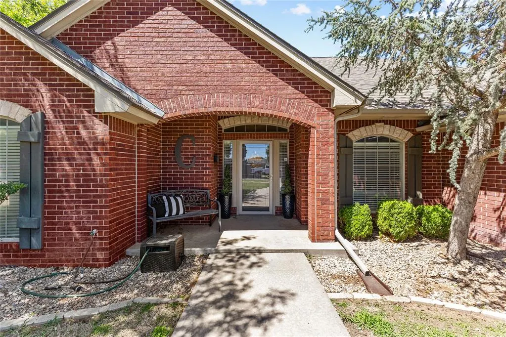 Photo 3 — 1909 Saber Lane, Weatherford, OK 73096