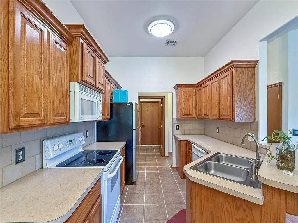 Photo 10 — 398 NE 9th Place, Newcastle, OK 73065