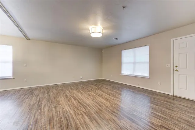 Photo 5 — 424 Victory Road, Edmond, OK 73003