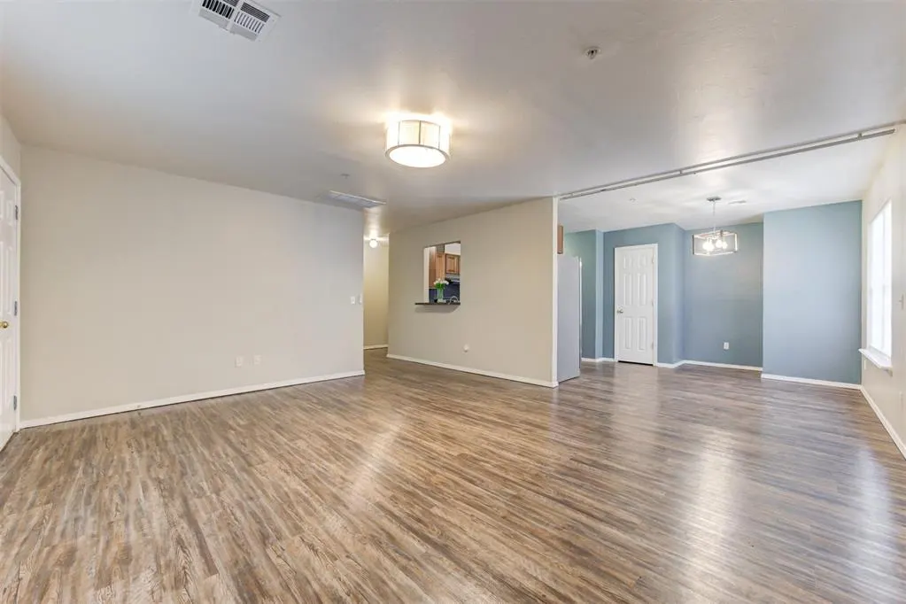 Photo 7 — 424 Victory Road, Edmond, OK 73003