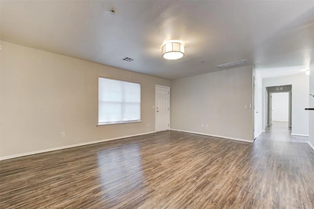 Photo 8 — 424 Victory Road, Edmond, OK 73003