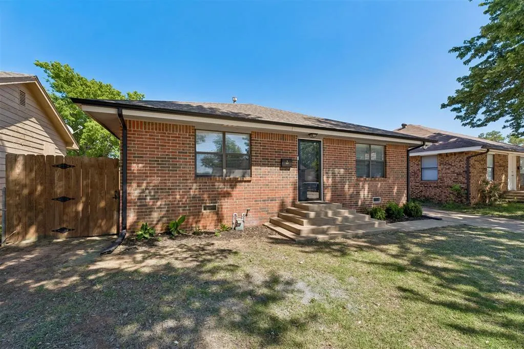 Photo 2 — 422 Chartrand Avenue, Edmond, OK 73034
