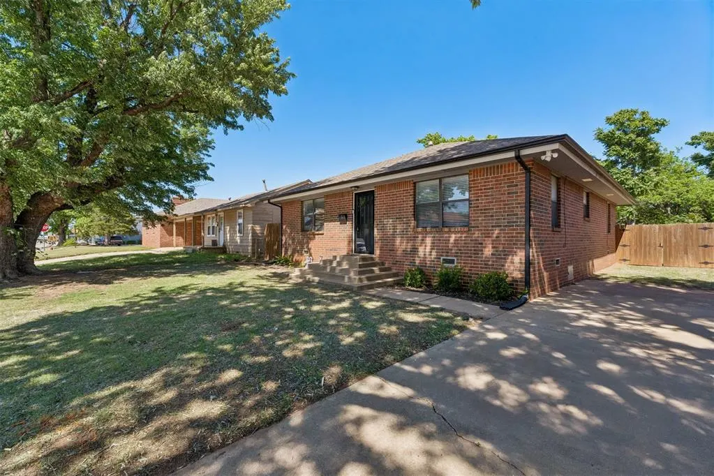 Photo 3 — 422 Chartrand Avenue, Edmond, OK 73034