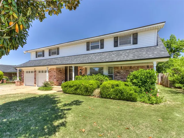 Photo 5 — 7136 N Comanche Street, Warr Acres, OK 73132