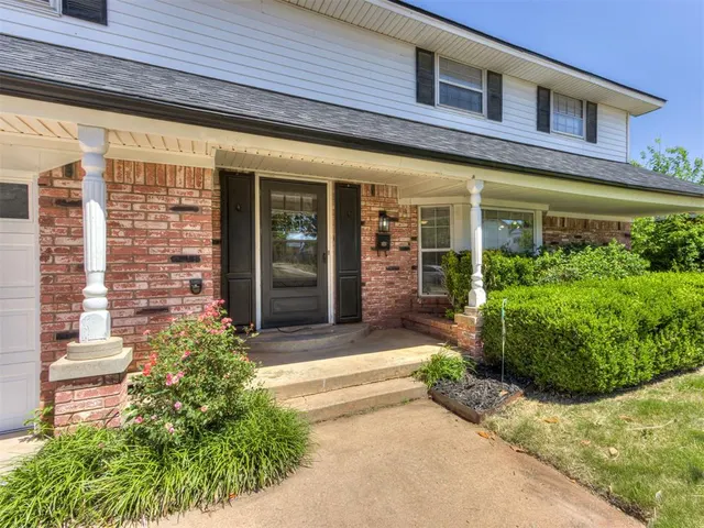 Photo 6 — 7136 N Comanche Street, Warr Acres, OK 73132