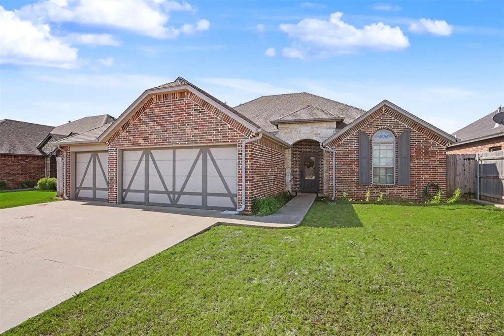 Photo 3 — 2700 Falling Leaves Drive, Weatherford, OK 73096