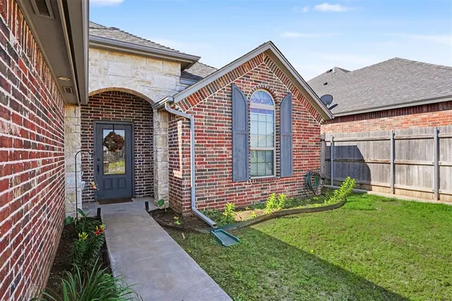Photo 4 — 2700 Falling Leaves Drive, Weatherford, OK 73096