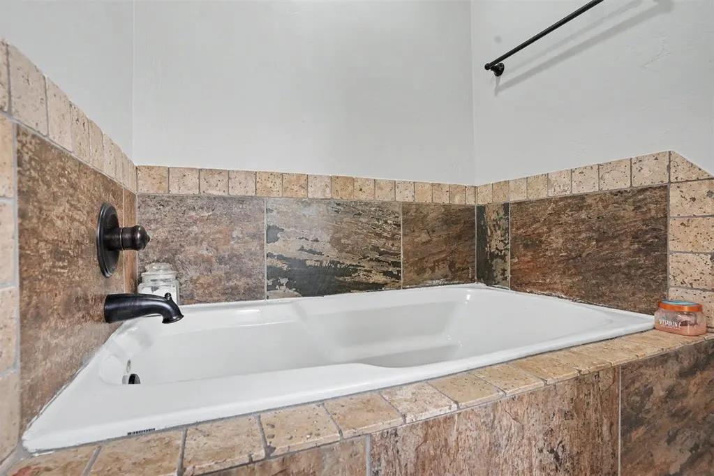 Photo 27 — 2700 Falling Leaves Drive, Weatherford, OK 73096