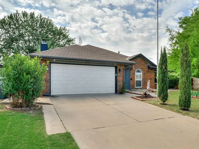 Photo 2 — 7232 NW 102nd Street, Oklahoma City, OK 73162