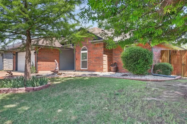 Photo 4 — 7232 NW 102nd Street, Oklahoma City, OK 73162