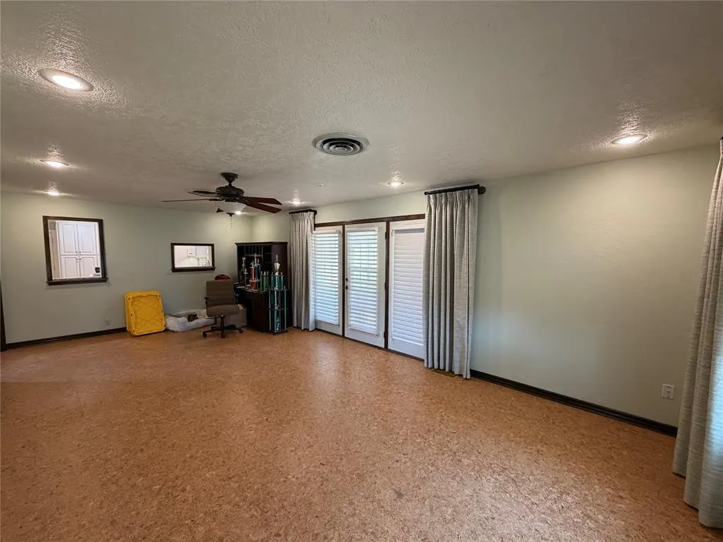Photo 6 — 522 N Booth Avenue, Elk City, OK 73644
