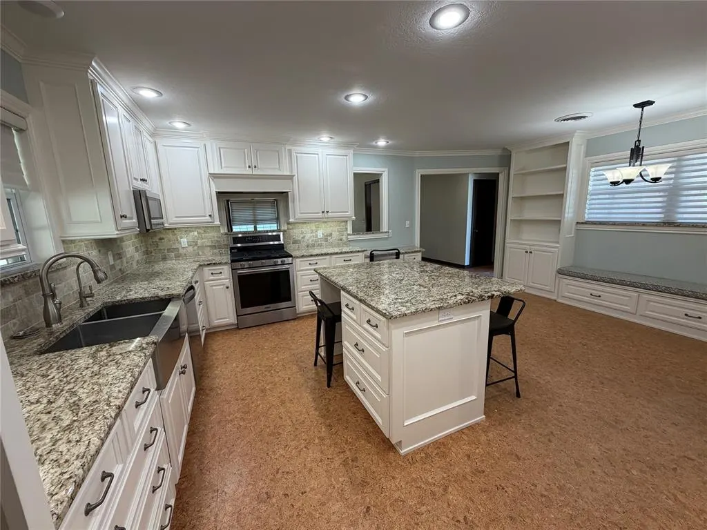 Photo 10 — 522 N Booth Avenue, Elk City, OK 73644