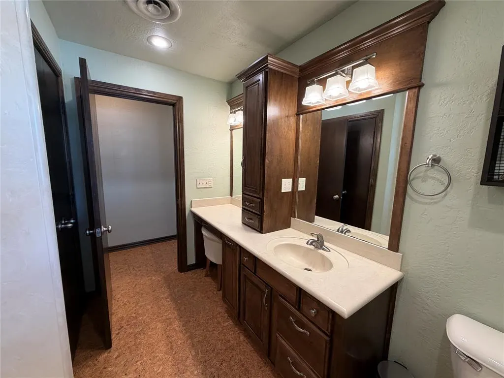 Photo 28 — 522 N Booth Avenue, Elk City, OK 73644