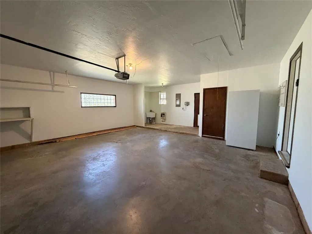 Photo 32 — 522 N Booth Avenue, Elk City, OK 73644